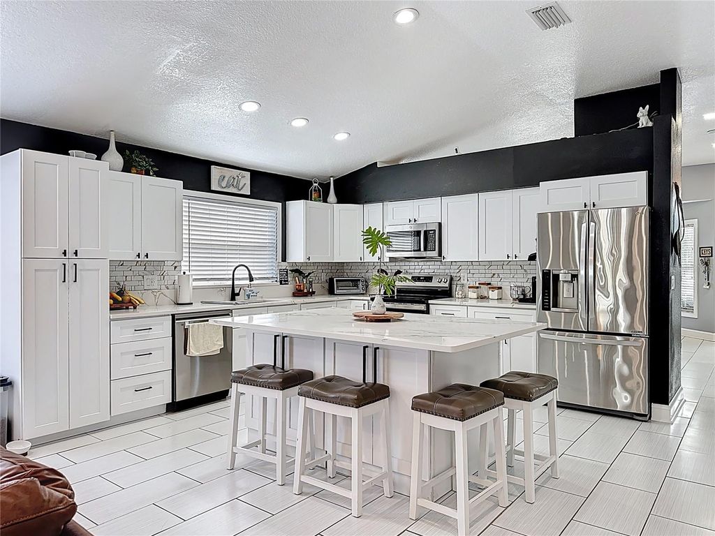 Photo of 10406 Paragon Place, Riverview, FL 33578 (MLS # N6142428)