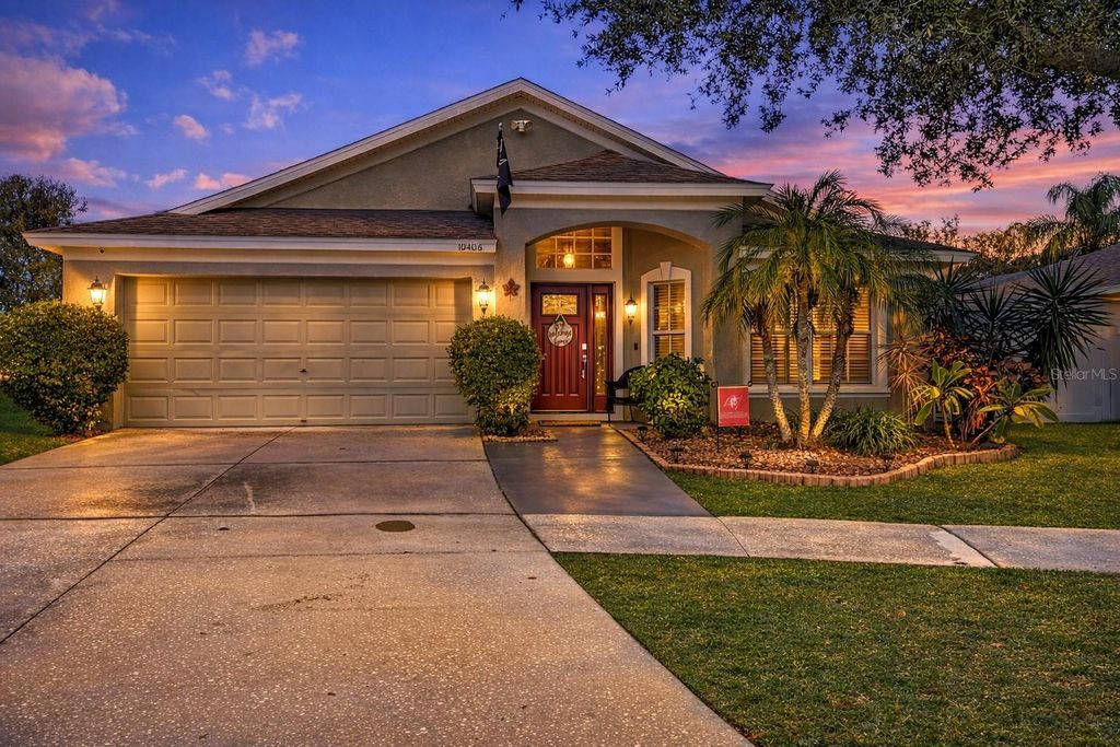 Photo of 10406 Paragon Place, Riverview, FL 33578 (MLS # N6142428)