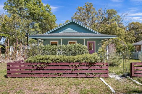Photo of 637 NW 4th Street, Gainesville, FL 32601 (MLS # GC539336)