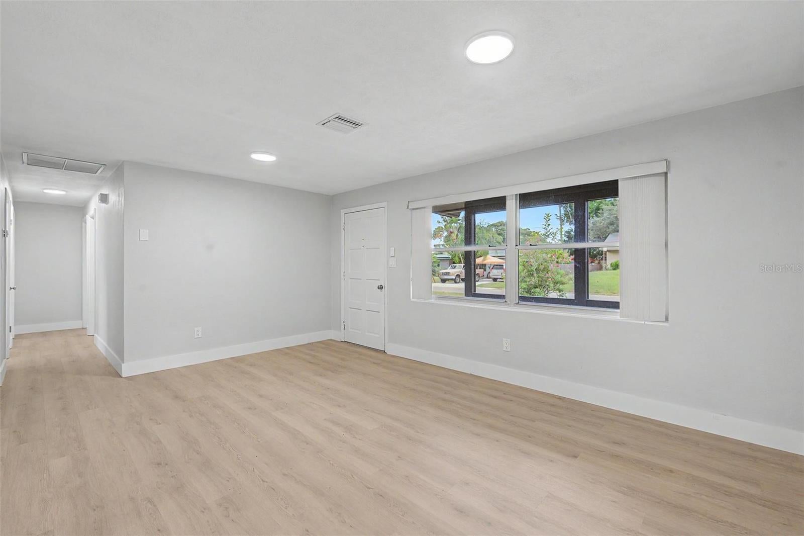 1073 KENWOOD DRIVE