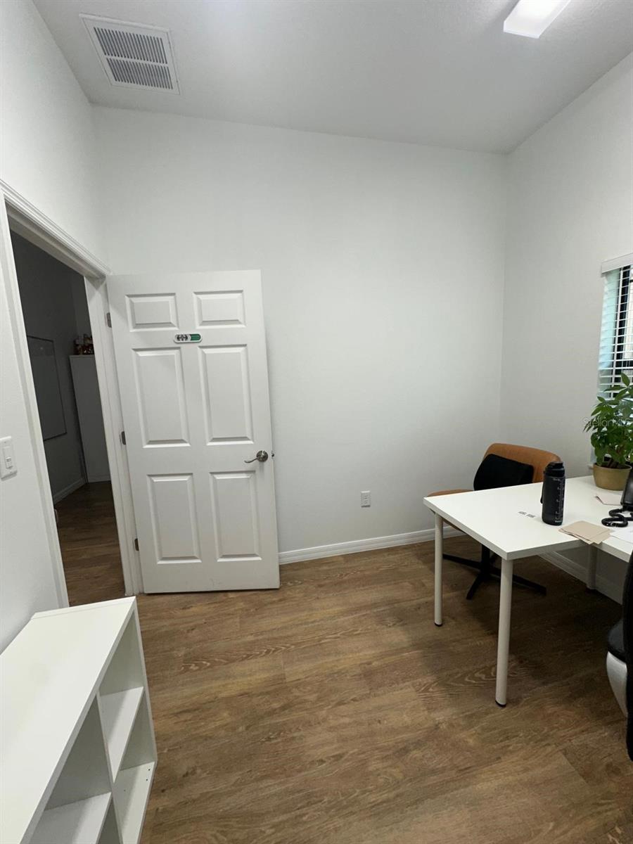 HUNTERS CRK NORTHWEST VILLAGE TOW - Commercial Lease