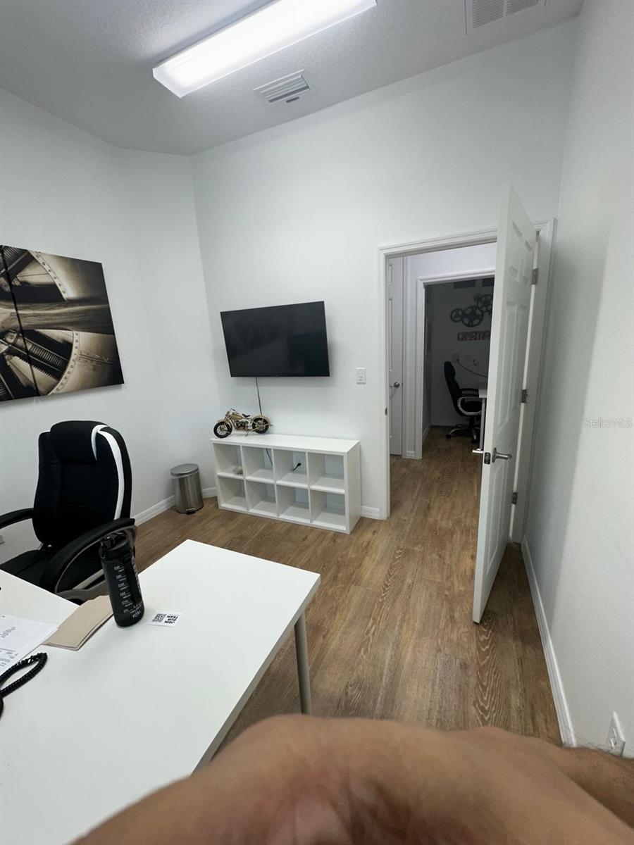 HUNTERS CRK NORTHWEST VILLAGE TOW - Commercial Lease