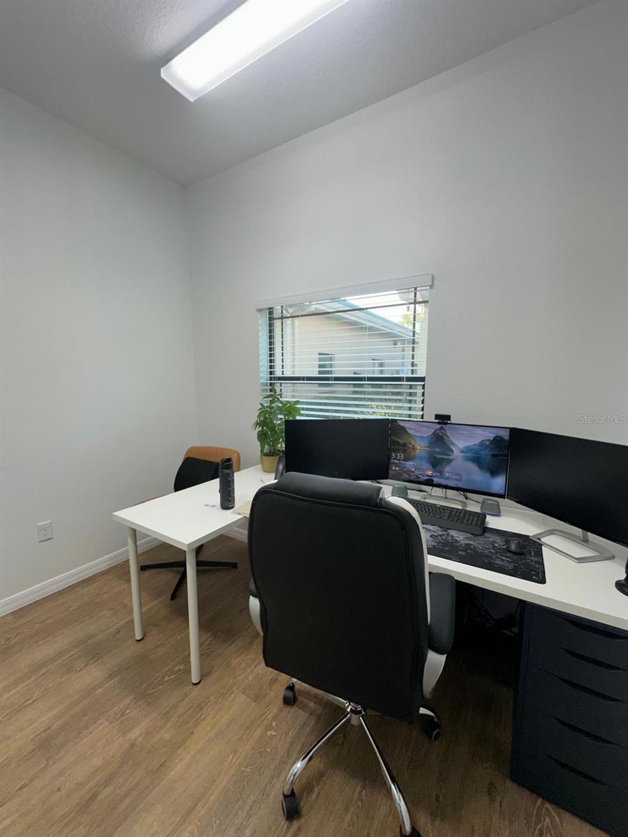 HUNTERS CRK NORTHWEST VILLAGE TOW - Commercial Lease