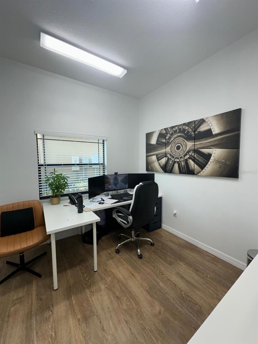 HUNTERS CRK NORTHWEST VILLAGE TOW - Commercial Lease