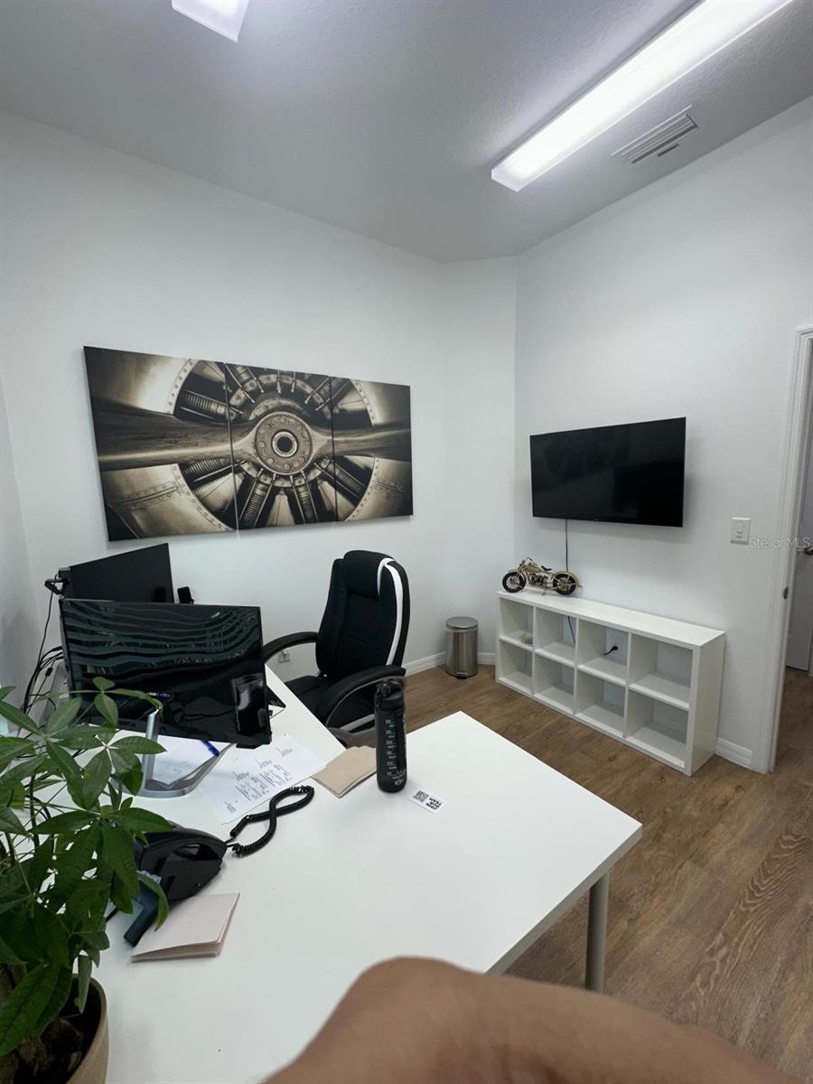 HUNTERS CRK NORTHWEST VILLAGE TOW - Commercial Lease