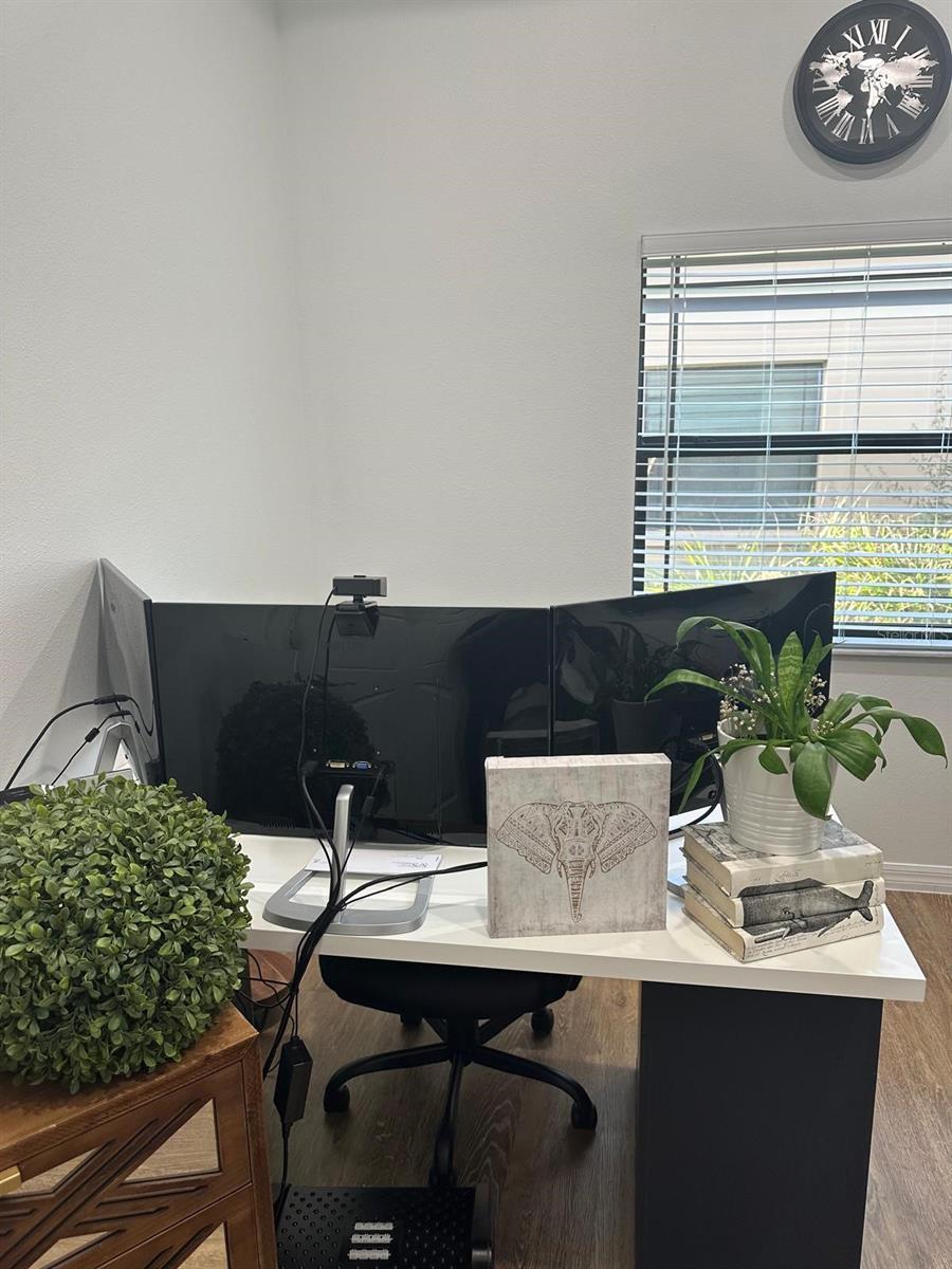 HUNTERS CRK NORTHWEST VILLAGE TOW - Commercial Lease