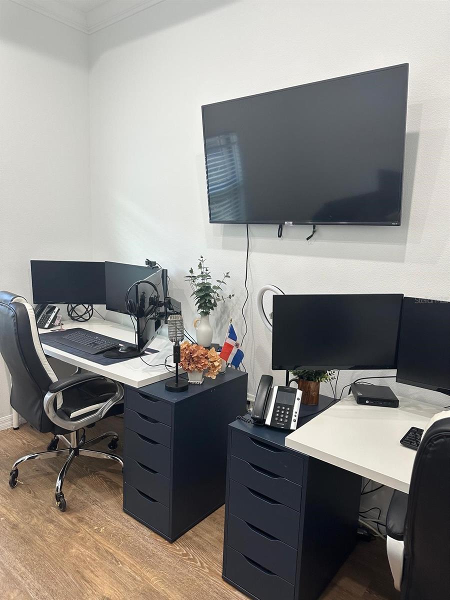 HUNTERS CRK NORTHWEST VILLAGE TOW - Commercial Lease