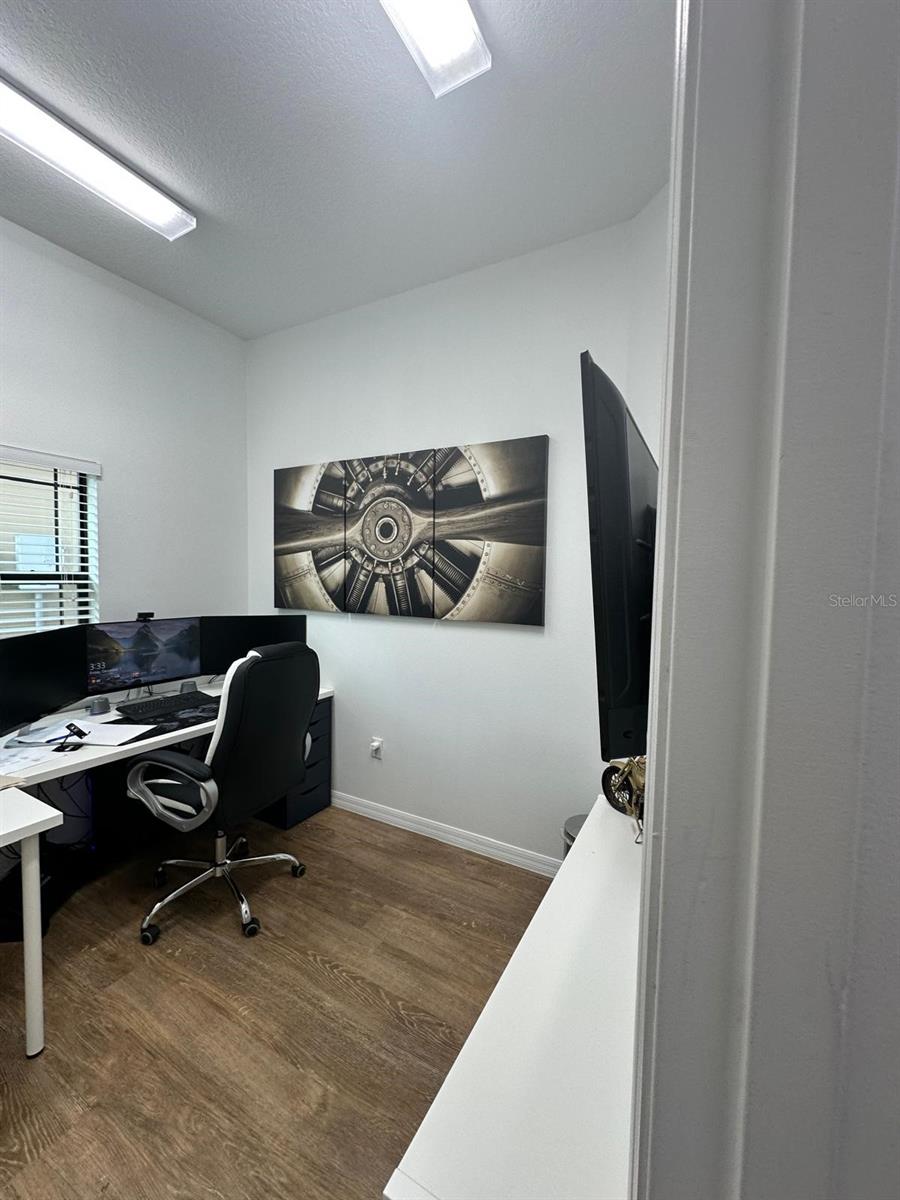 HUNTERS CRK NORTHWEST VILLAGE TOW - Commercial Lease