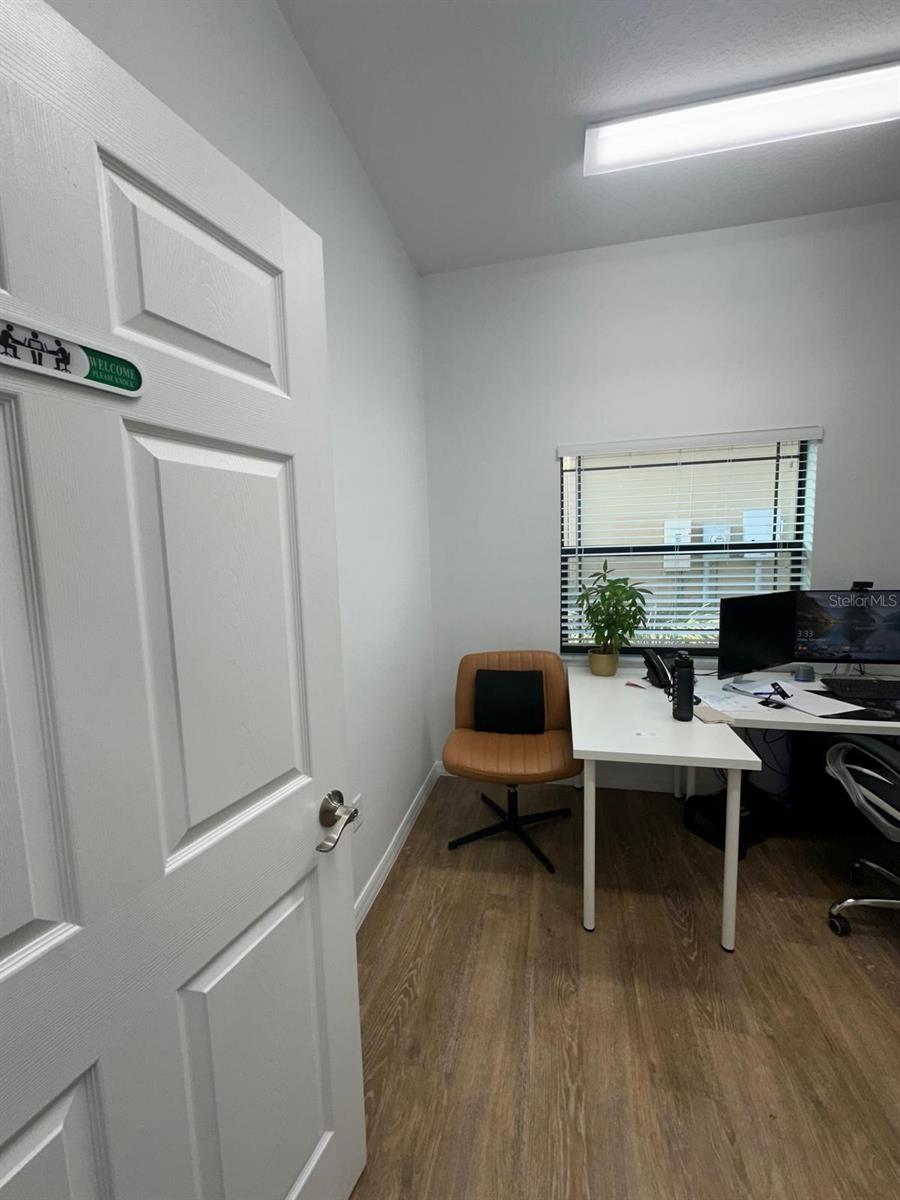 HUNTERS CRK NORTHWEST VILLAGE TOW - Commercial Lease