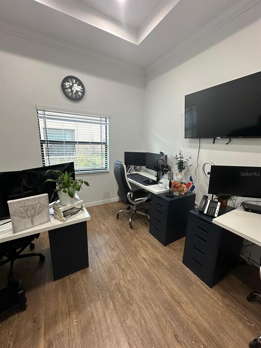 HUNTERS CRK NORTHWEST VILLAGE TOW - Commercial Lease