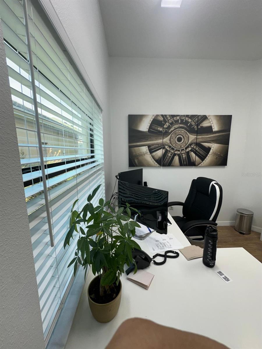 HUNTERS CRK NORTHWEST VILLAGE TOW - Commercial Lease