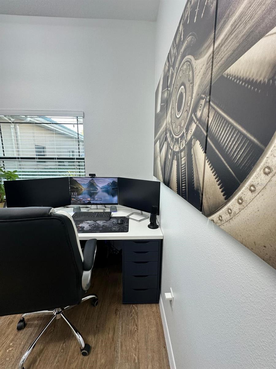 HUNTERS CRK NORTHWEST VILLAGE TOW - Commercial Lease