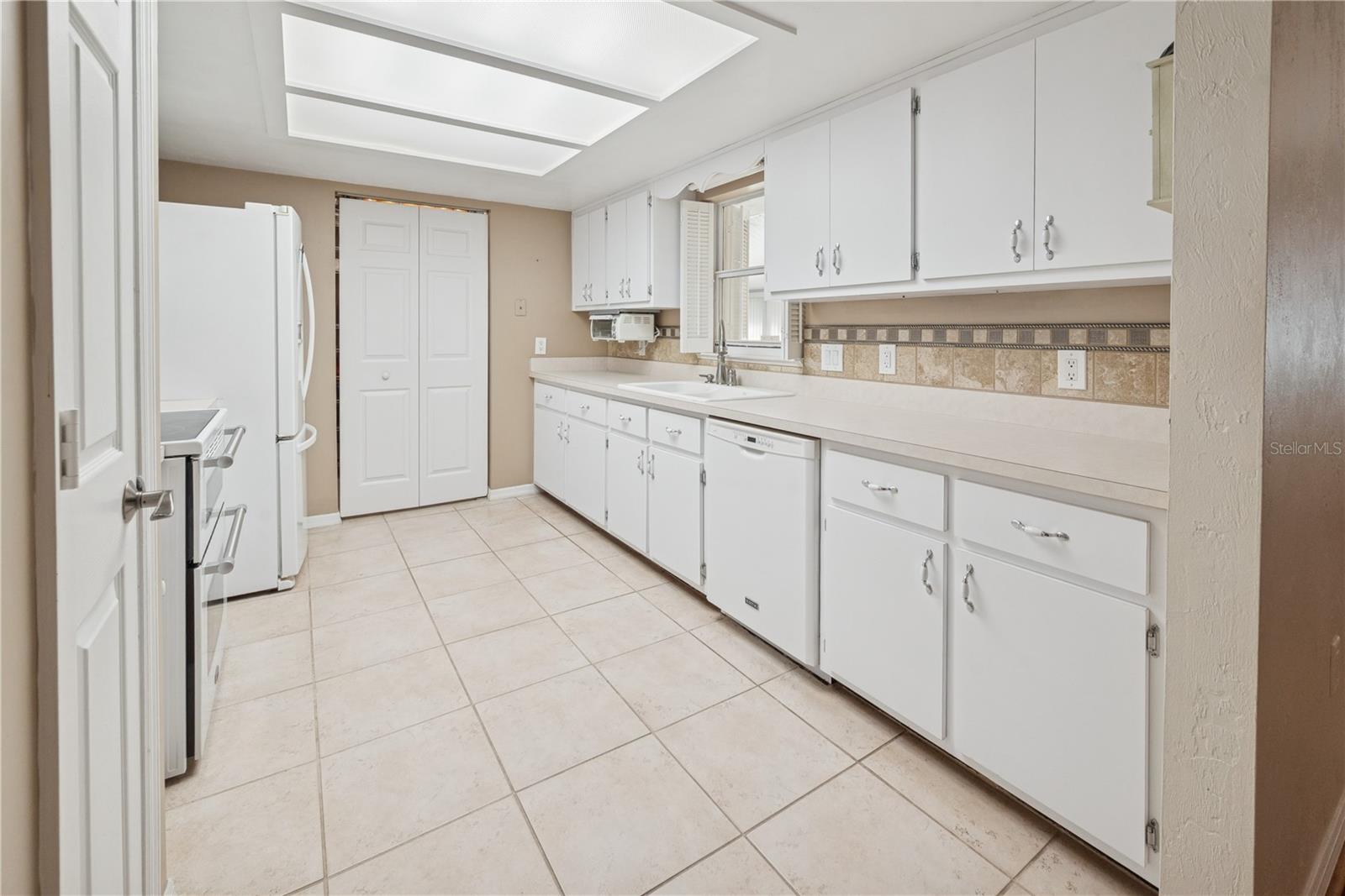 SOUTHERN OAKS - Residential