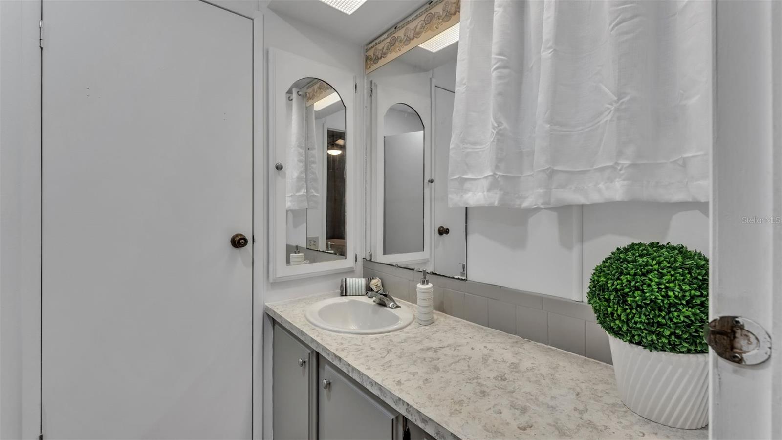 LAKESIDE HILLS ESTATES - Residential