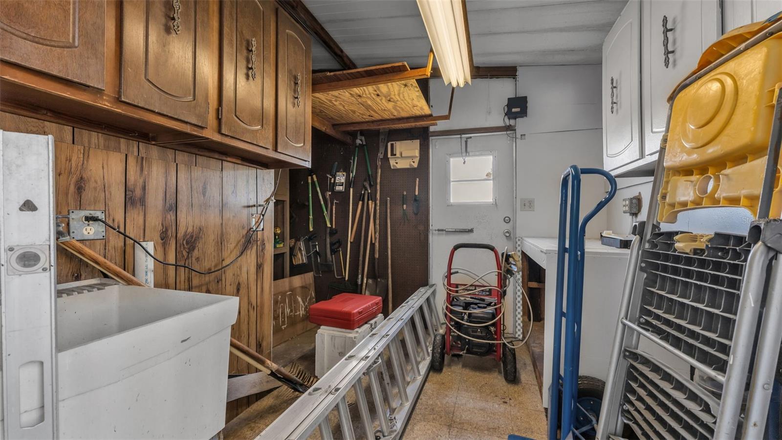 LAKESIDE HILLS ESTATES - Residential