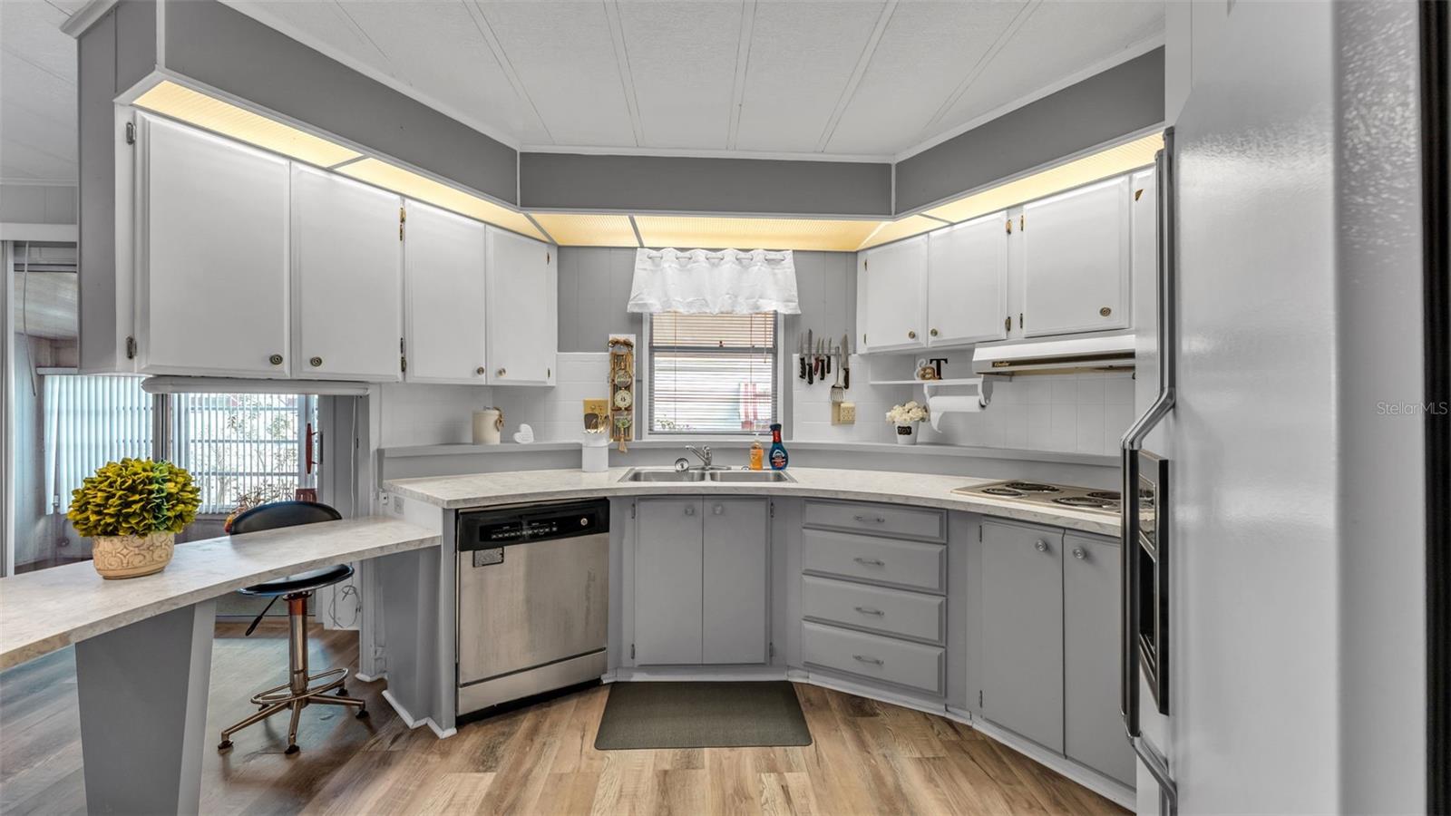 LAKESIDE HILLS ESTATES - Residential