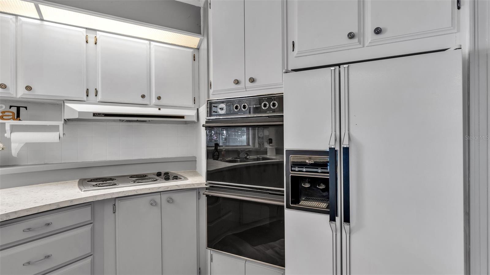 LAKESIDE HILLS ESTATES - Residential