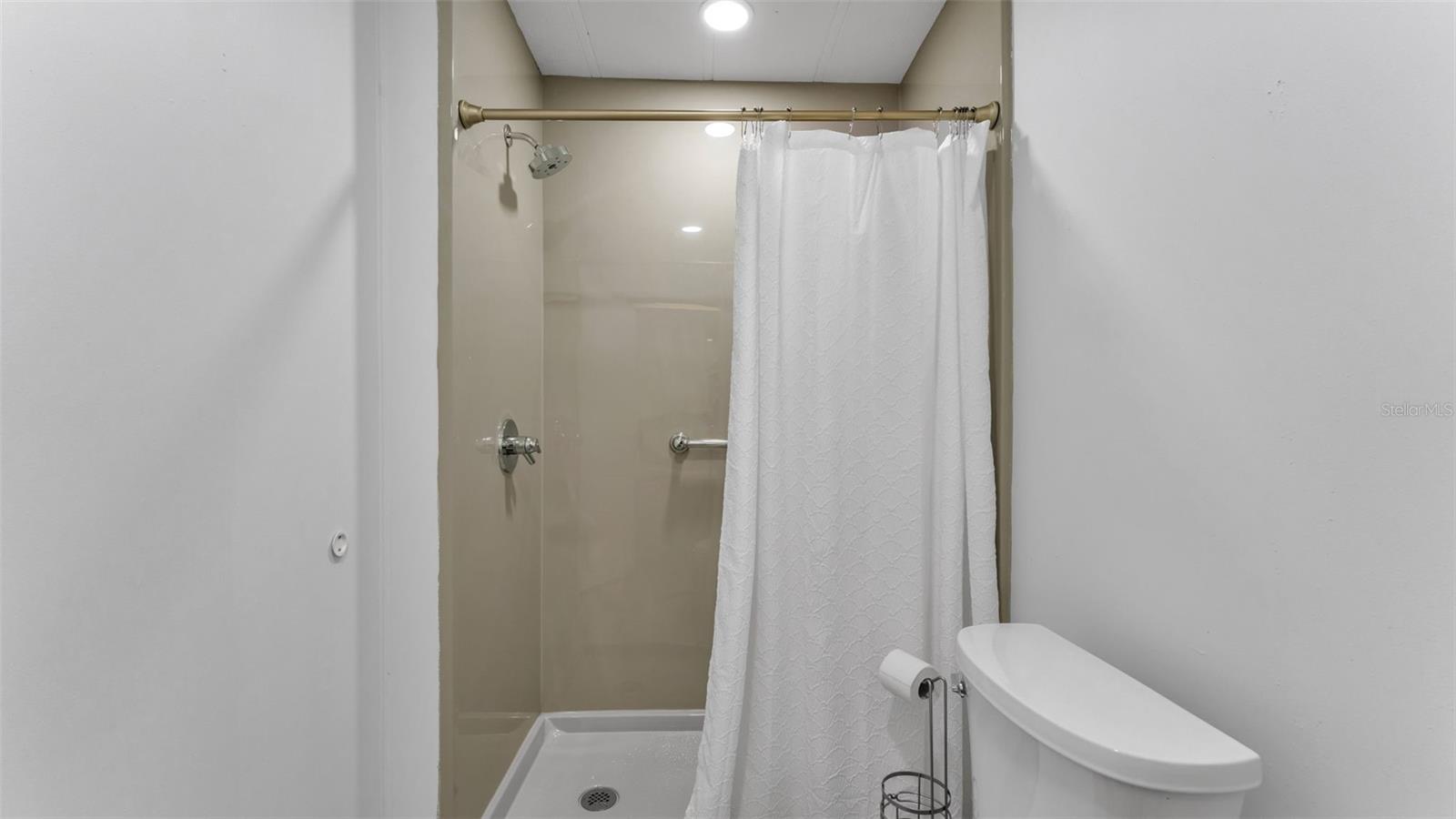 LAKESIDE HILLS ESTATES - Residential