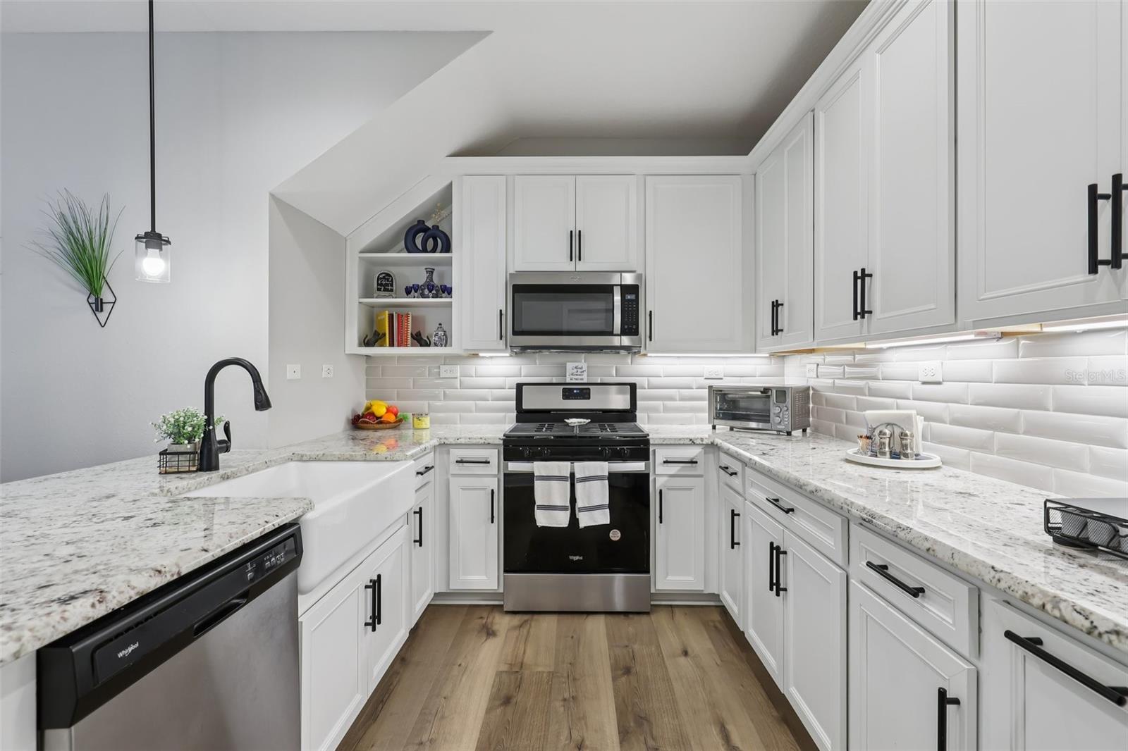 HOLLY FOREST TWNHMS - Residential