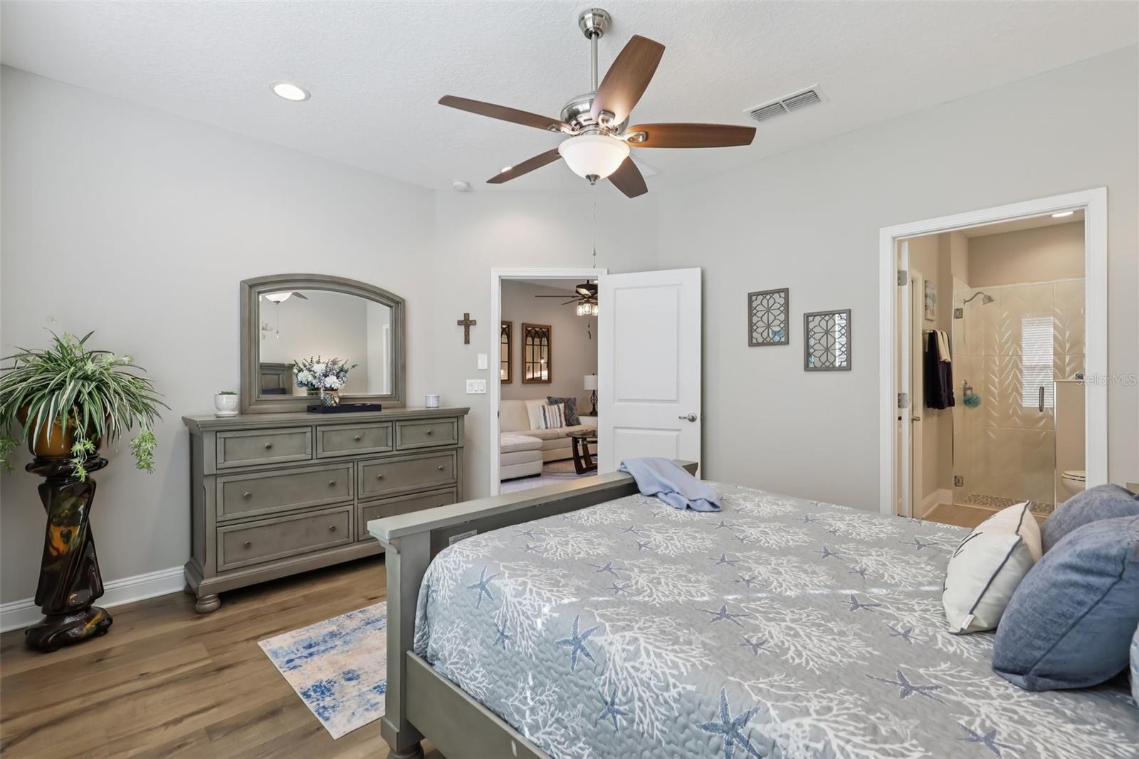 HOLLY FOREST TWNHMS - Residential