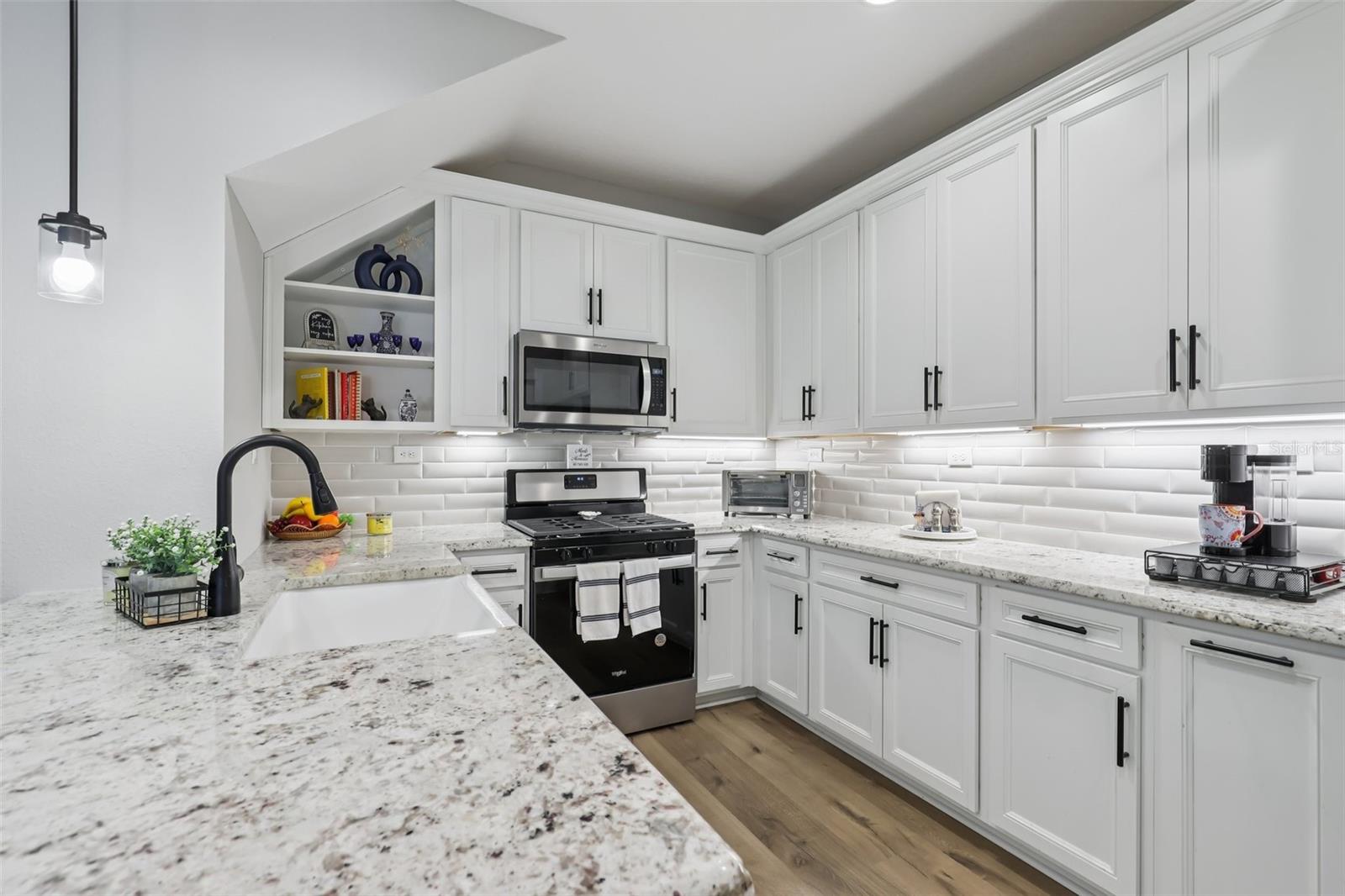 HOLLY FOREST TWNHMS - Residential