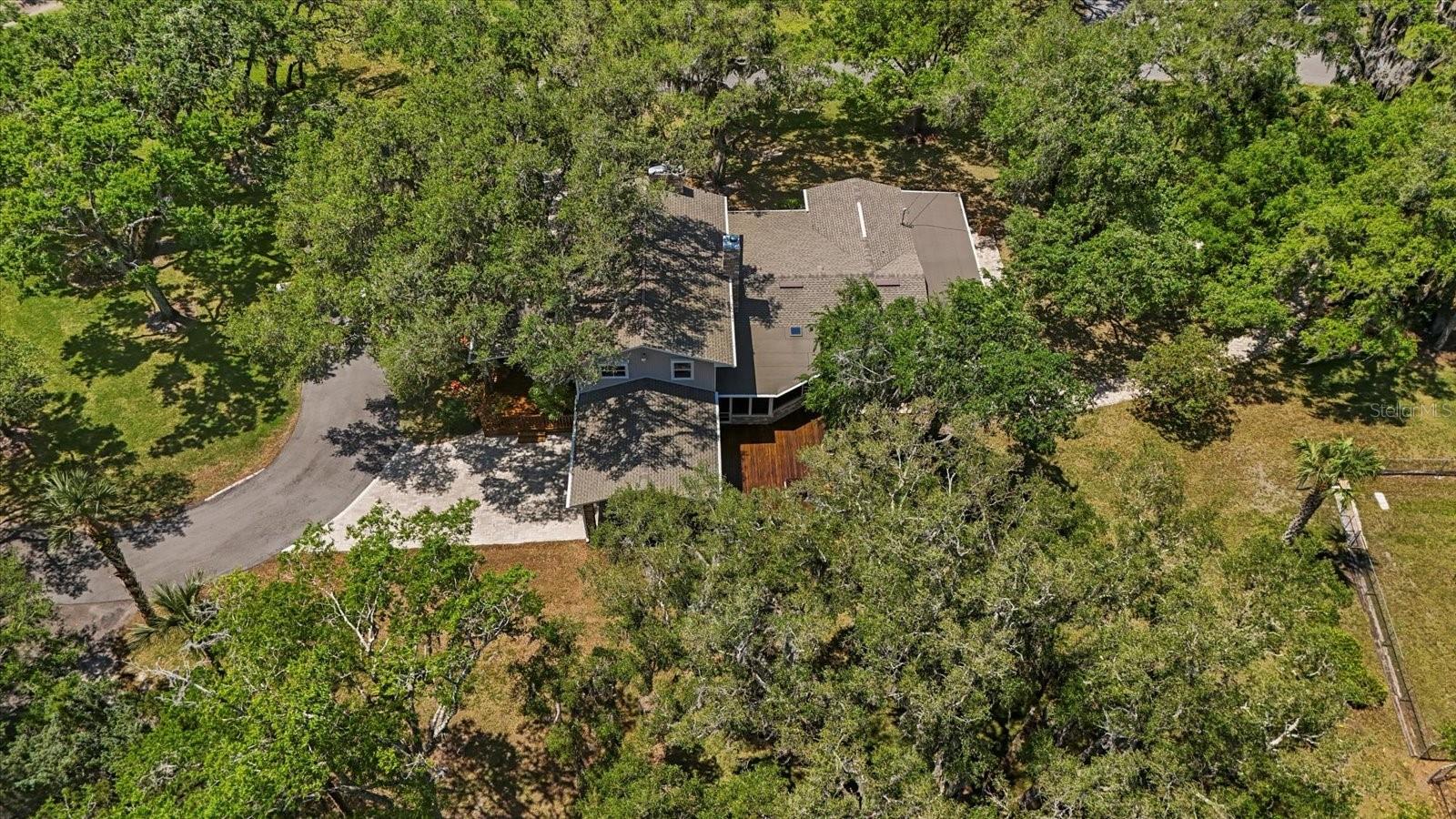 800 HIDDEN OAKS LANE