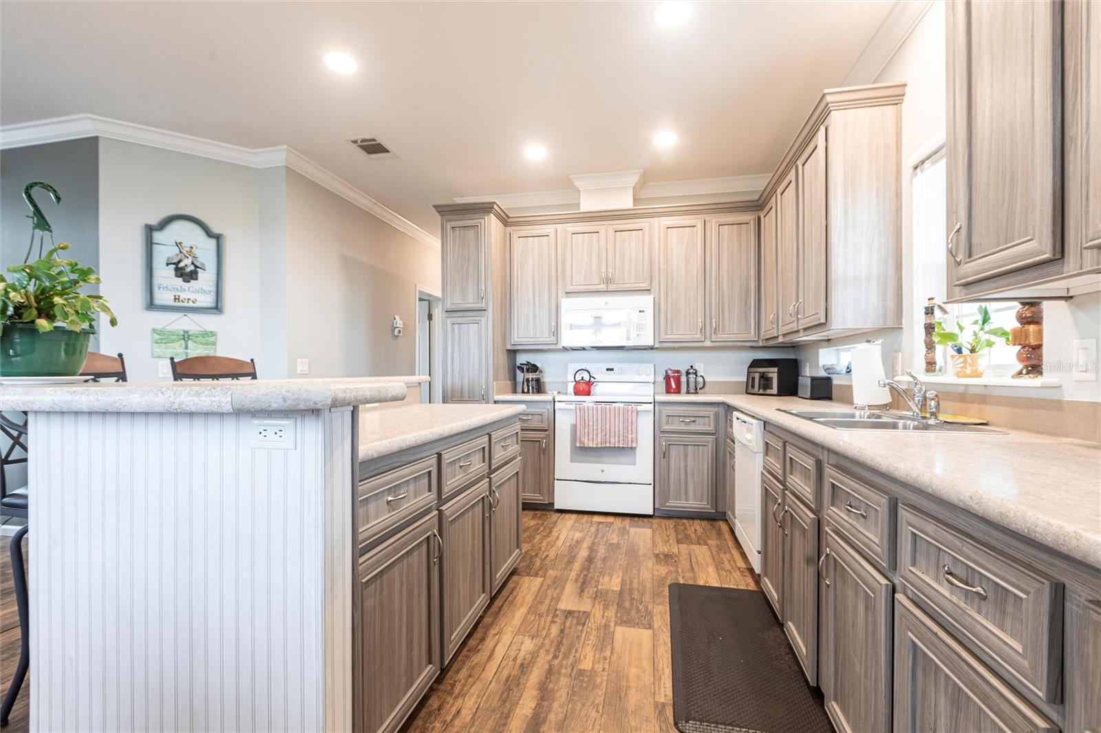 KINGS GATE CLUB MHP - Residential