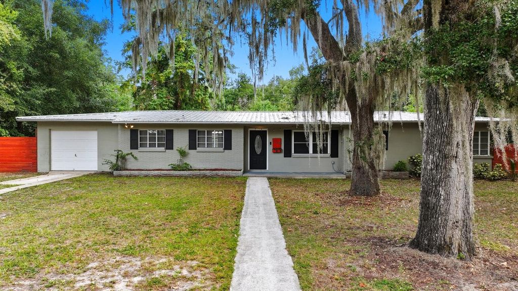 Photo of 130 SW Peach Street, Keystone Heights, FL 32656 (MLS # V4948263)