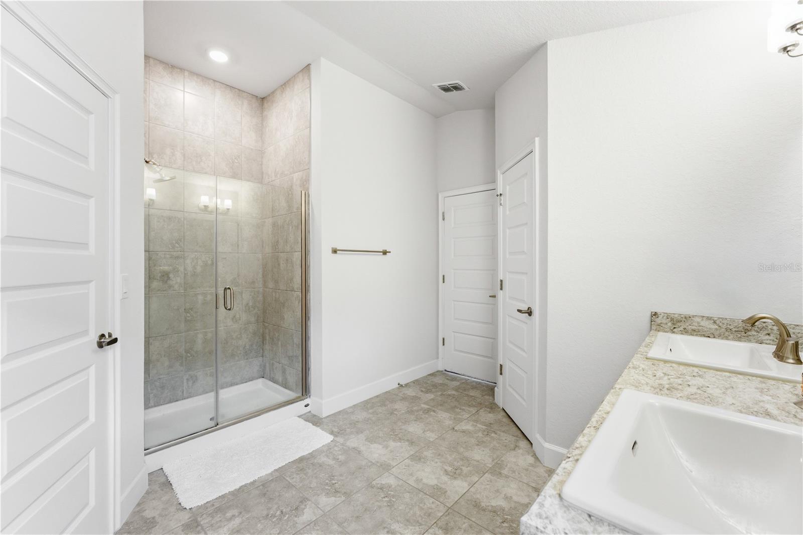 KRENSON BAY - Residential