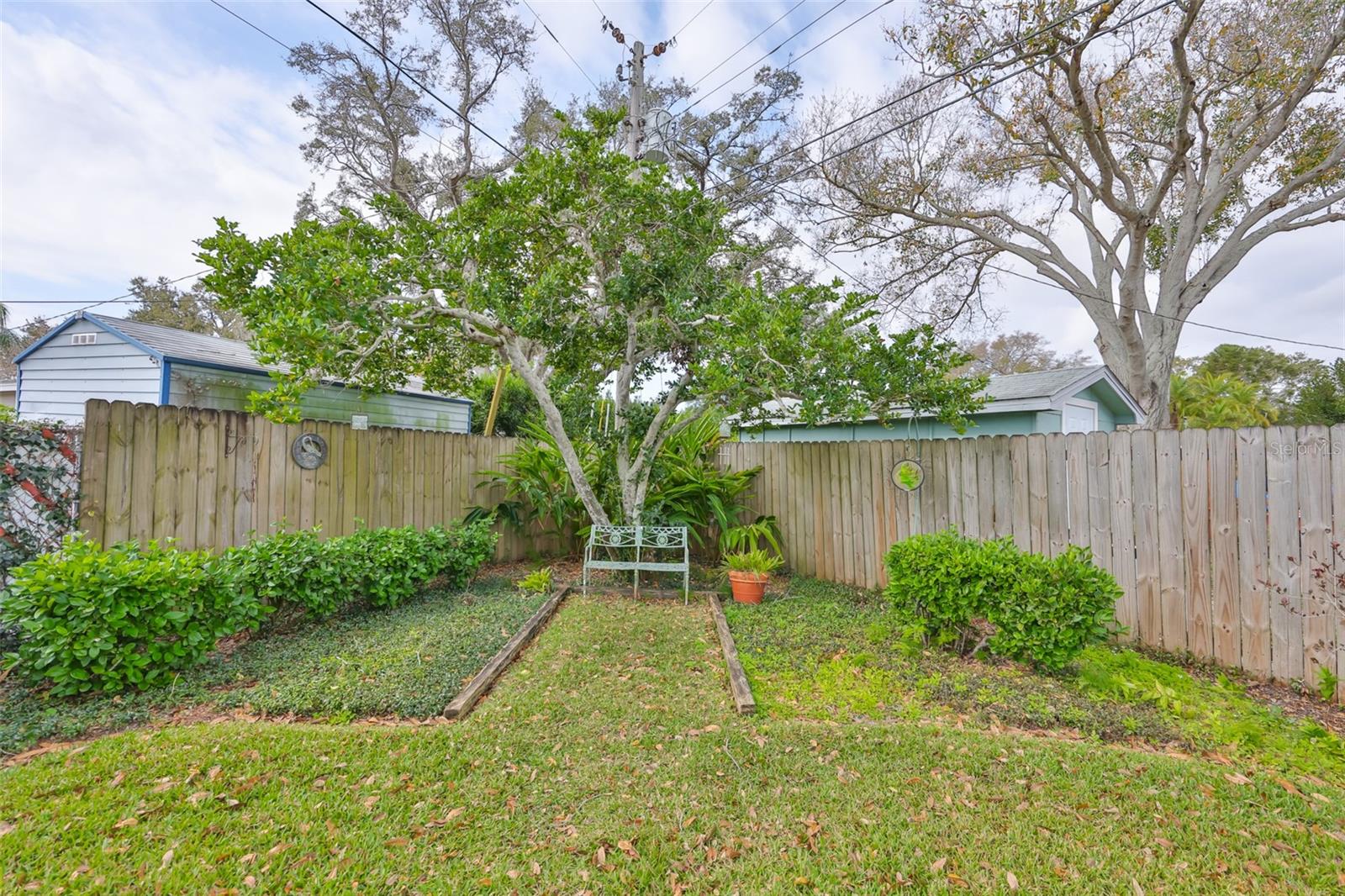 MEADOW LAWN 12TH ADD - Residential