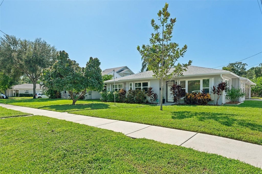 Photo of 1044 32nd Avenue N, St Petersburg, FL 33704 (MLS # TB8548508)