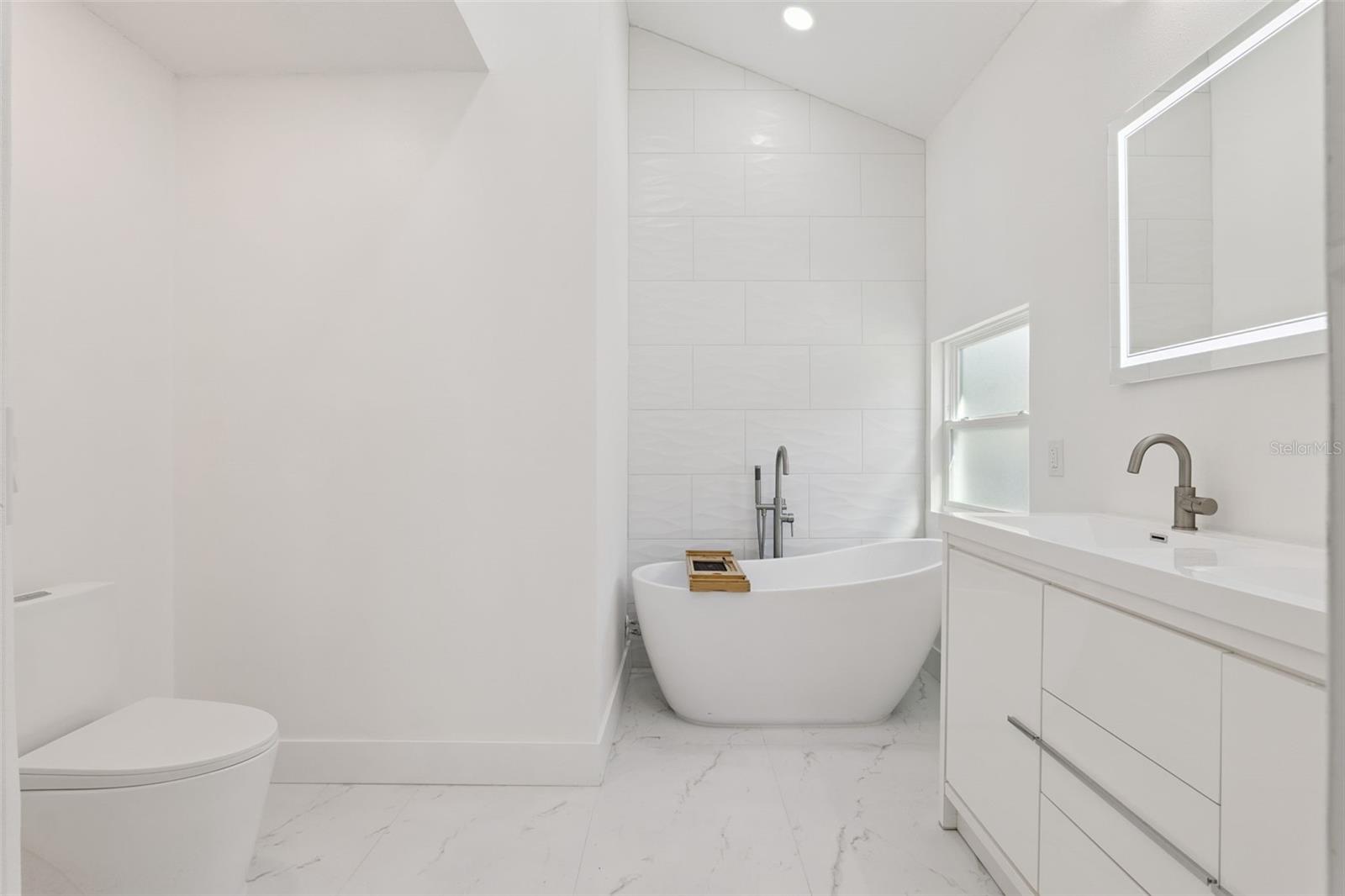 REMINGTON OAKS AT THE CROSSINGS - Residential