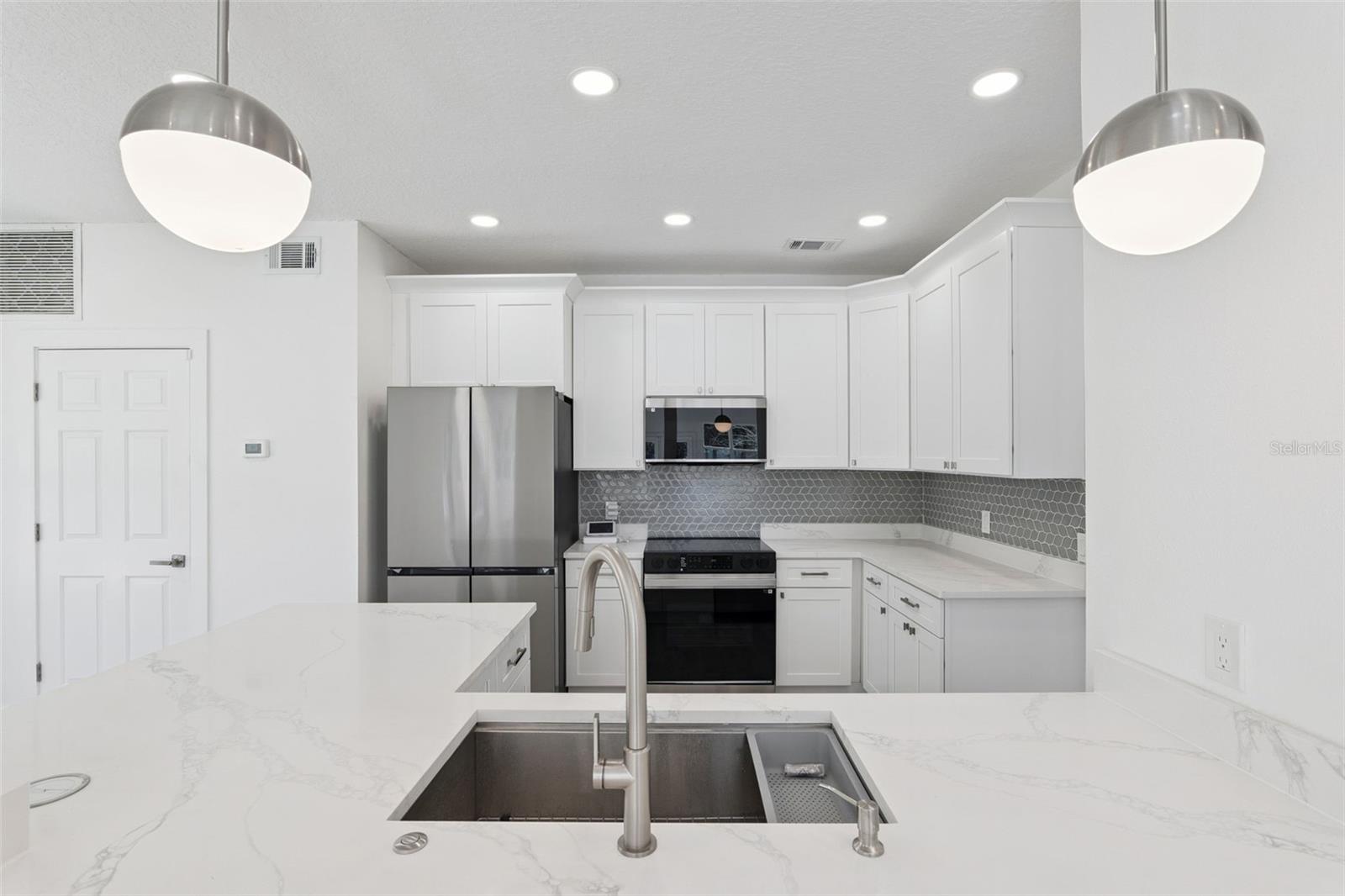 REMINGTON OAKS AT THE CROSSINGS - Residential