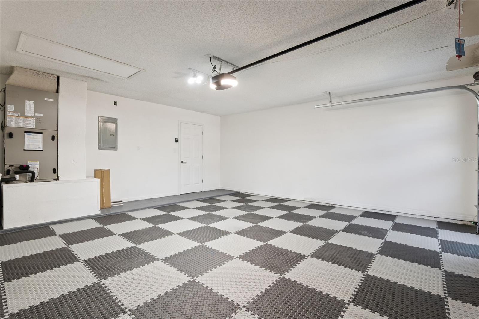 REMINGTON OAKS AT THE CROSSINGS - Residential