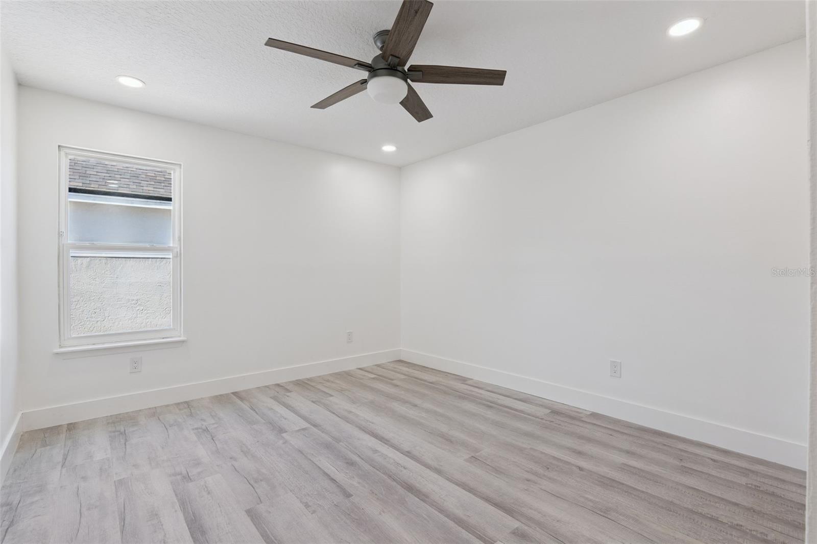 REMINGTON OAKS AT THE CROSSINGS - Residential