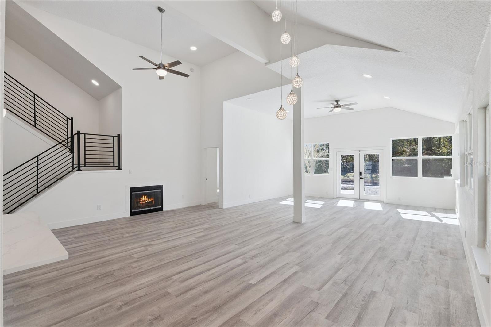 REMINGTON OAKS AT THE CROSSINGS - Residential