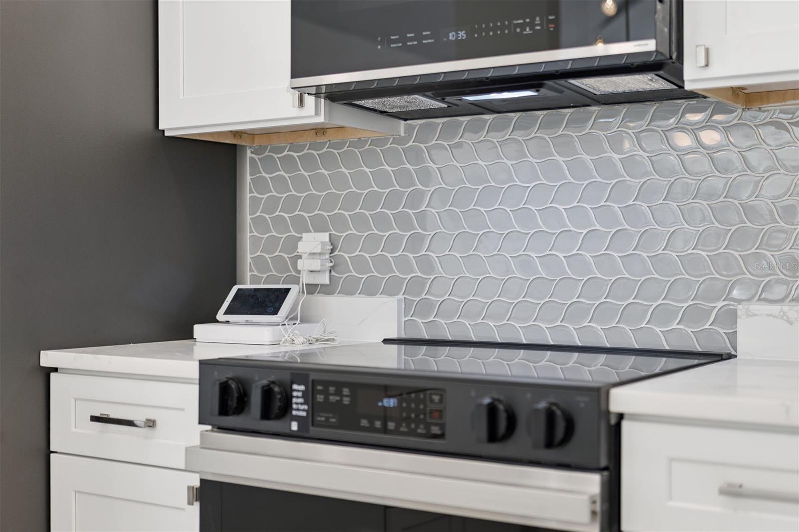 REMINGTON OAKS AT THE CROSSINGS - Residential