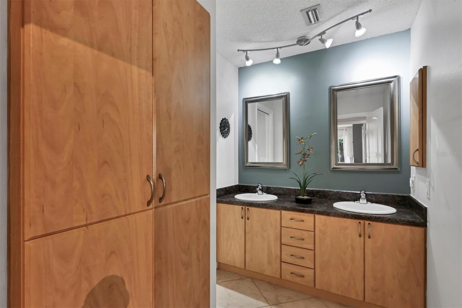 LONGWOOD VILLAS - Residential