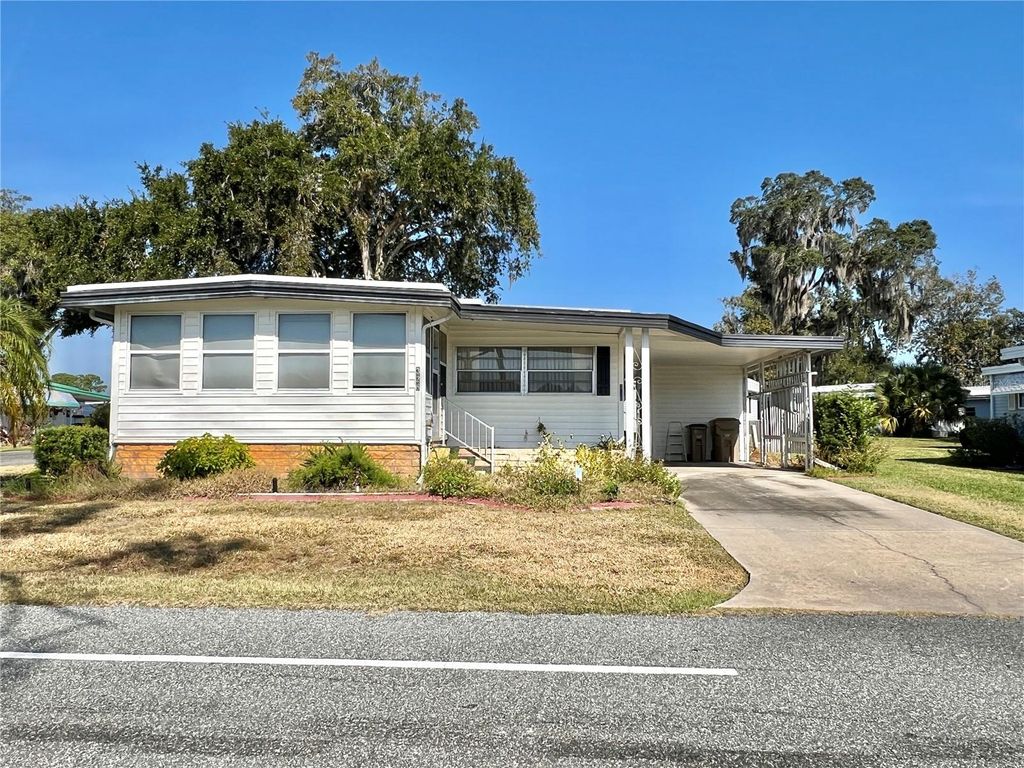 Photo of 326 Hawthorne Boulevard, Leesburg, FL 34748 (MLS # G5104619)