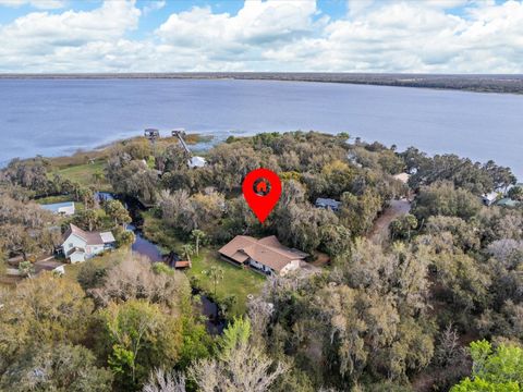 A home in LAKE WALES