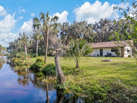 A home in LAKE WALES