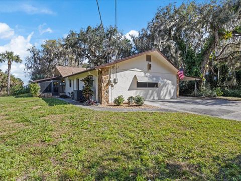 A home in LAKE WALES