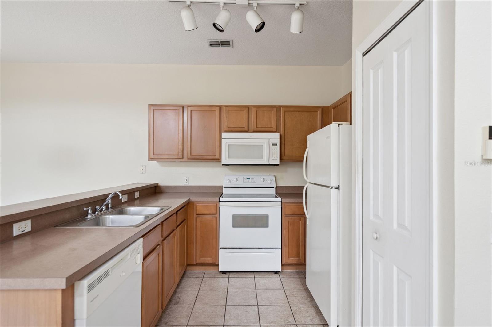 WINDWOOD BAY, THE RESERVE AT WINDWOOD BAY - Residential