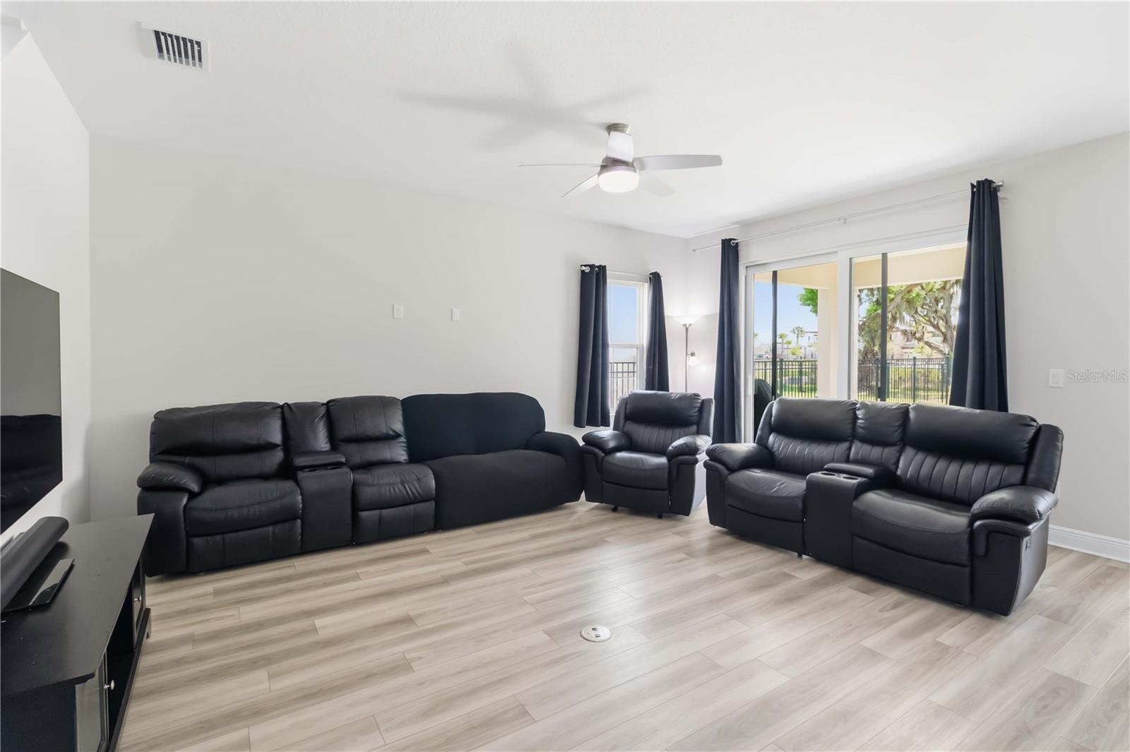 HINTON HAWKSTONE PH 2A 2B2 - Residential