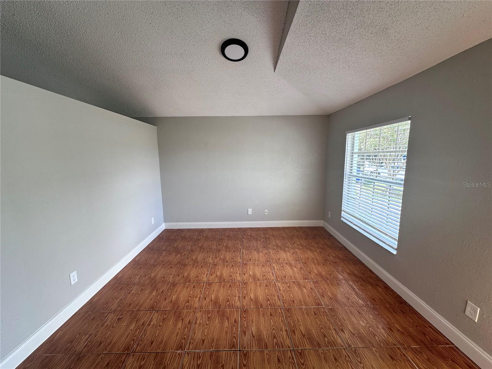 1809 ELM RIDGE COURT