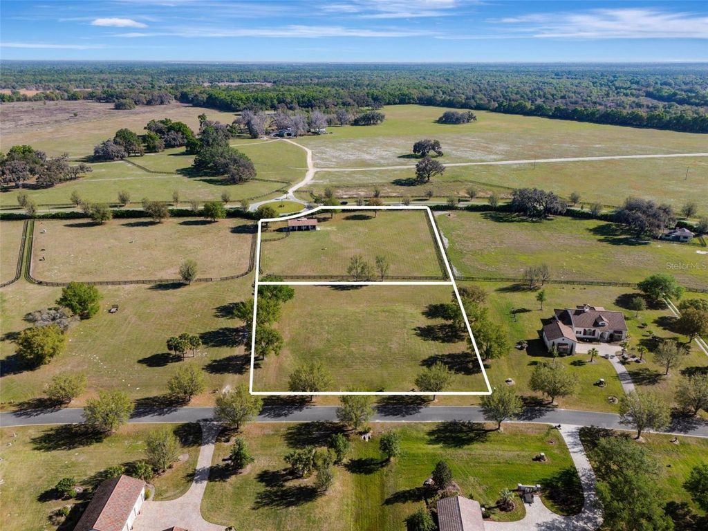 Photo of 12350 SW 140th Loop, Dunnellon, FL 34432 (MLS # OM698306)