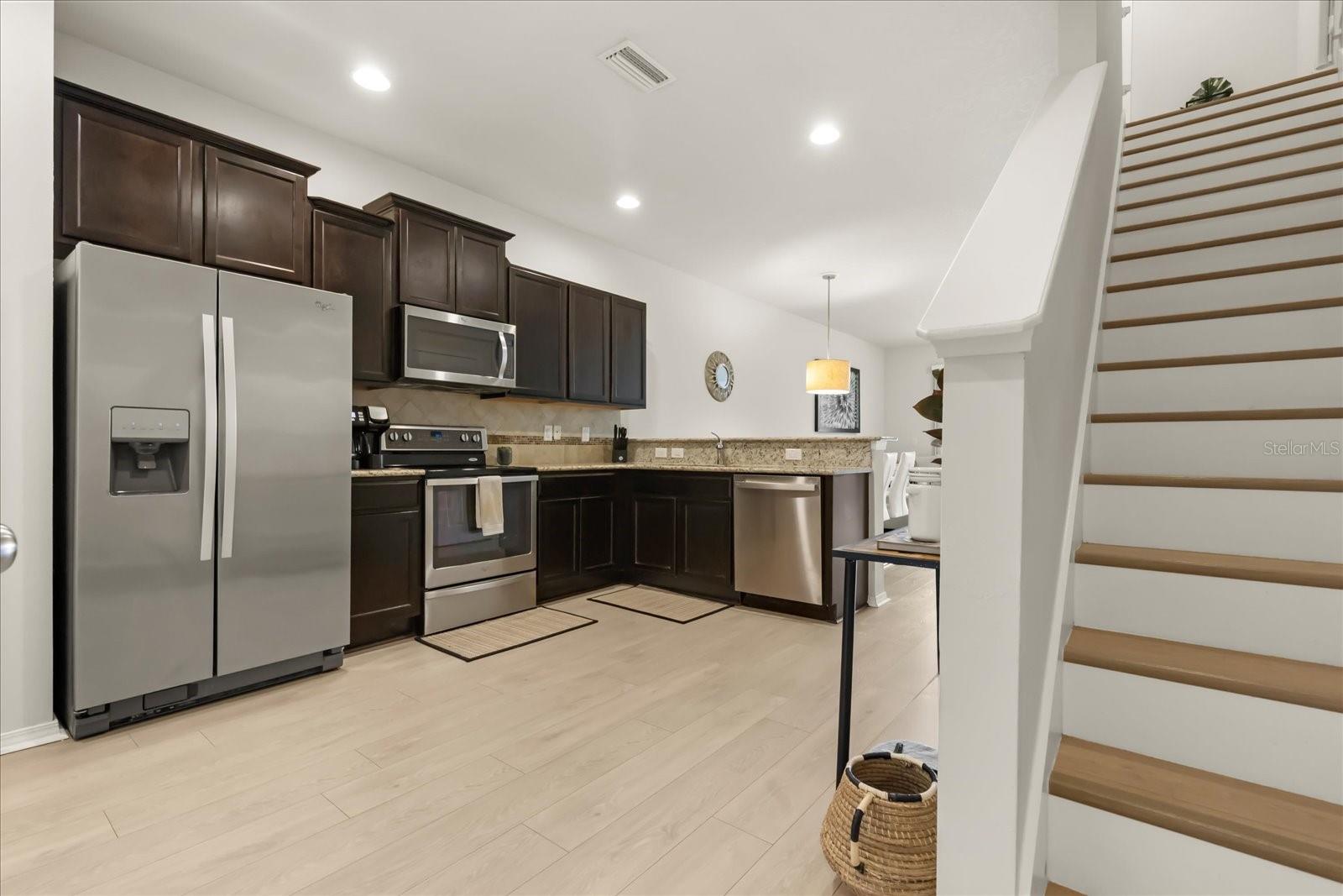 4909 WHITE SANDERLING COURT