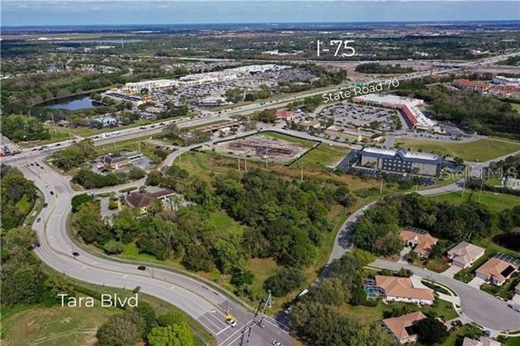 Photo of 5545 Tara Professional Way, Bradenton, FL 34203 (MLS # A4658970)