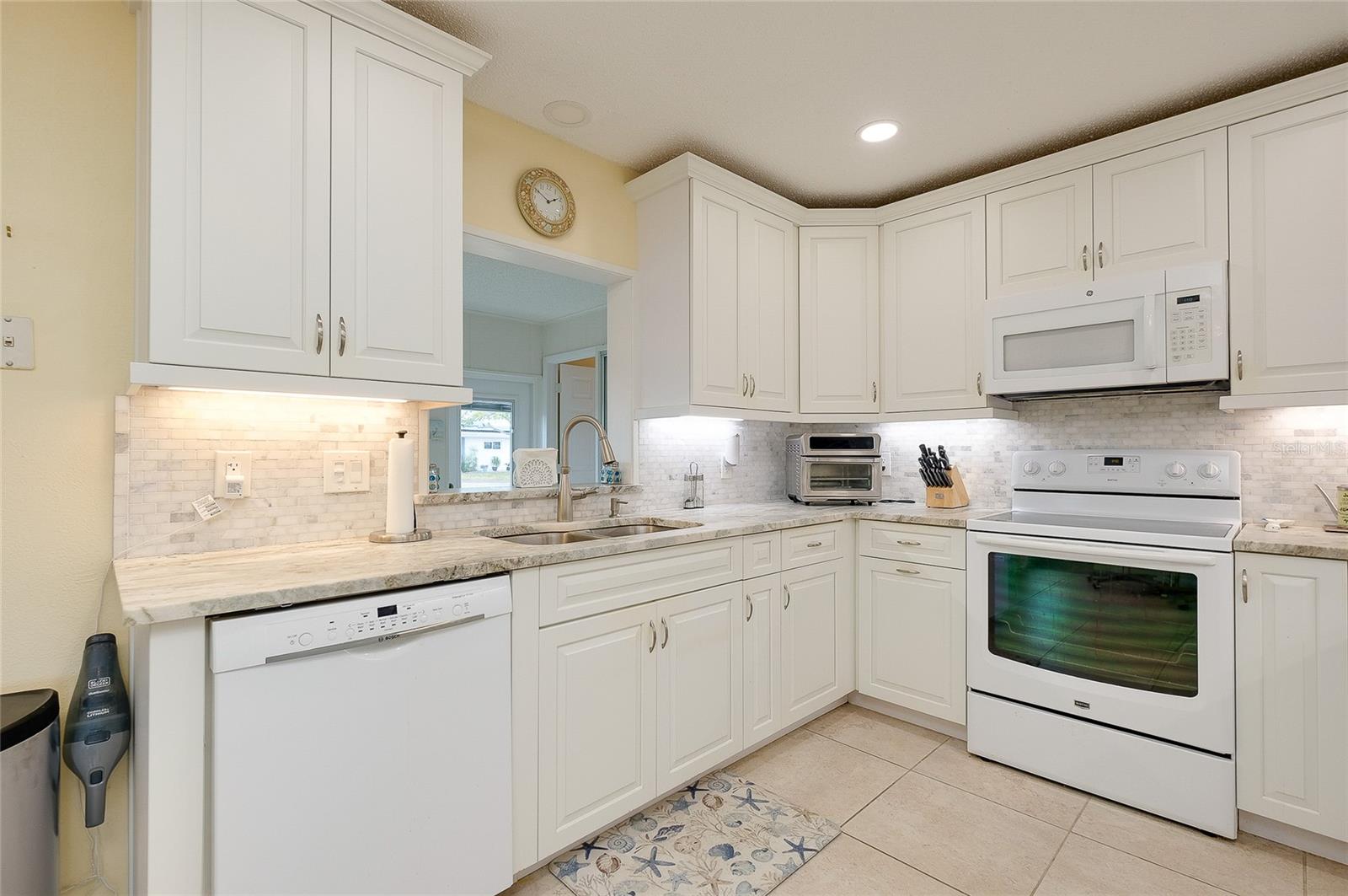 CIRCLE WOODS OF VENICE 1 - Residential