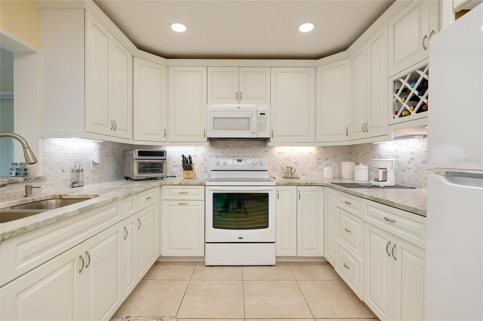 CIRCLE WOODS OF VENICE 1 - Residential